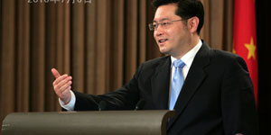 2010年7月6日外交部发言人秦刚举行例行记者会
