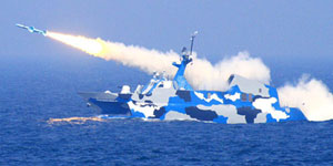 海军东海舰队举行海空实兵实弹演练