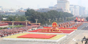 【十个瞬间】七十周年国庆大阅兵，中国让全世界瞩目！